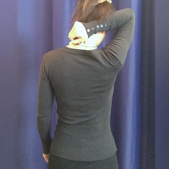 Button down sweater - Picture 3 of 7